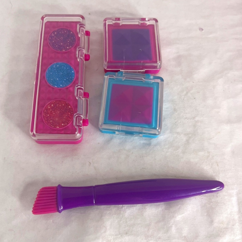 Play Makeup Replacement Parts Makeup Brush and Eyeshadow